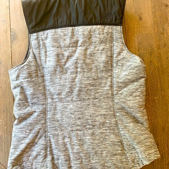 North Face Pseudio Vest - Picture 2 of 4